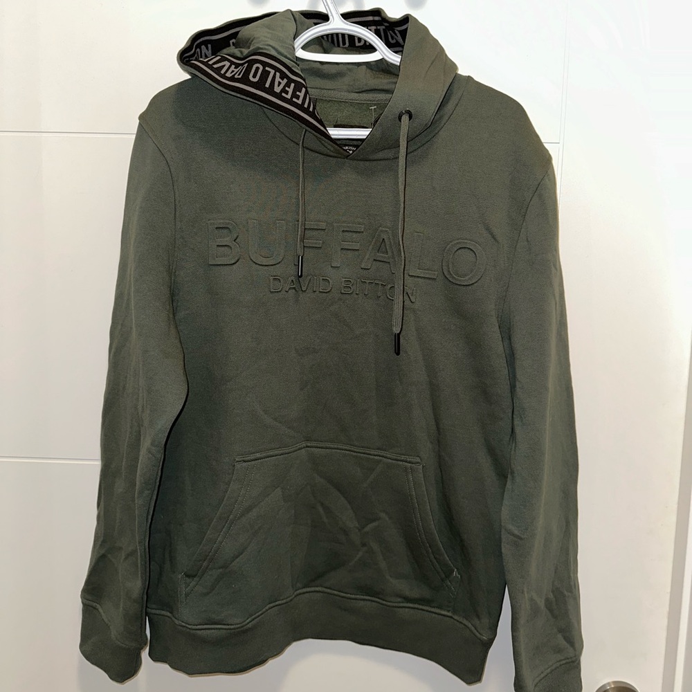 Men’s buffalo sweater NWT size M
